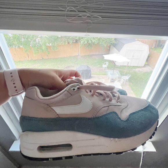 Nike Air Max - Picture 1 of 3